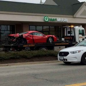 فراری ۴۸۸ GTB روی یک آرایشگاه سقوط کرد!