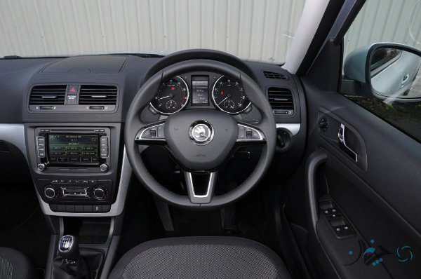 skoda_yeti_2014_interior_0