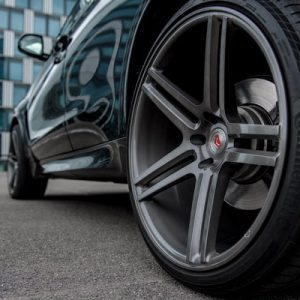 حال و هوای اسپرت‌تر بی‌ام‌و X5 با رینگ‌های دست‌ساز ۲۲ اینچی!