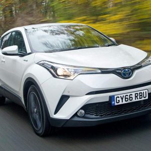 نگاهی کوتاه به تویوتا C-HR: جذاب اما کم توان!