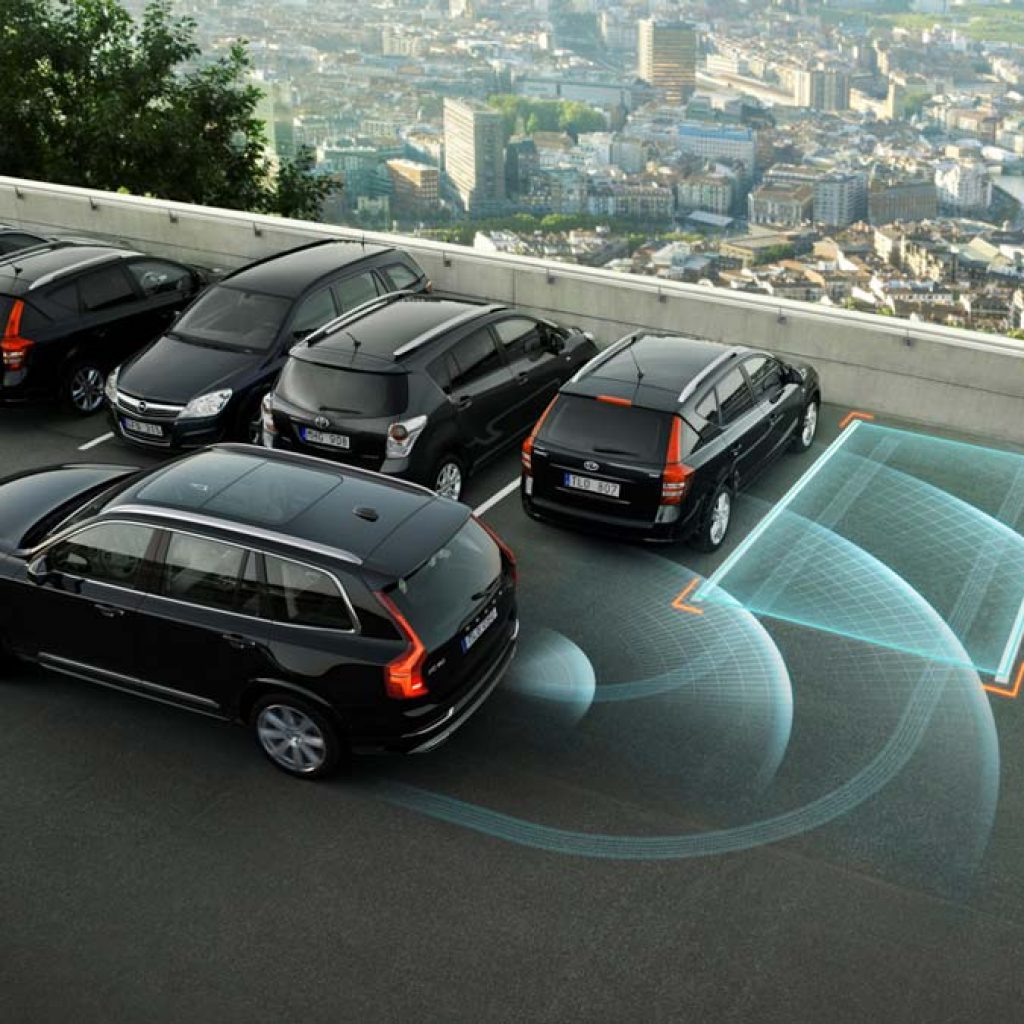 چرا بهتر است همیشه با حرکت دنده عقب وارد جای پارک شویم؟