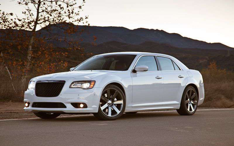 2016-Chrysler-300-SRT-8
