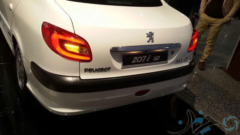 207-sedan-back