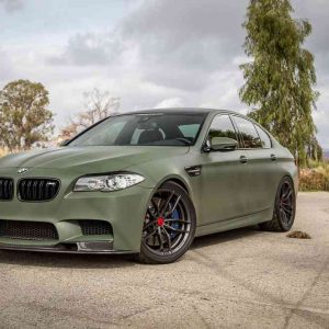 بی‌ام‌و M5 در رنگ سبز نظامی خشمگین به نظر می‌رسد!