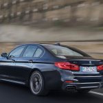 بی‌ام‌و M550i xDrive سریع‌تر و ارزان‌تر از مرسدس E43 AMG