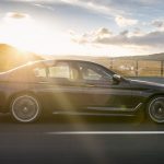 بی‌ام‌و M550i xDrive سریع‌تر و ارزان‌تر از مرسدس E43 AMG