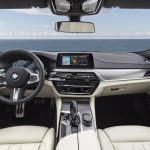 بی‌ام‌و M550i xDrive سریع‌تر و ارزان‌تر از مرسدس E43 AMG