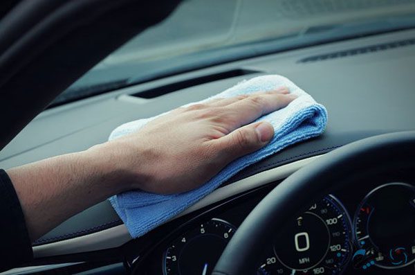 how-to-clean-dashboard-of-a-car1