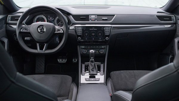 skoda-superb-sportline-with-dragon-skin-paint