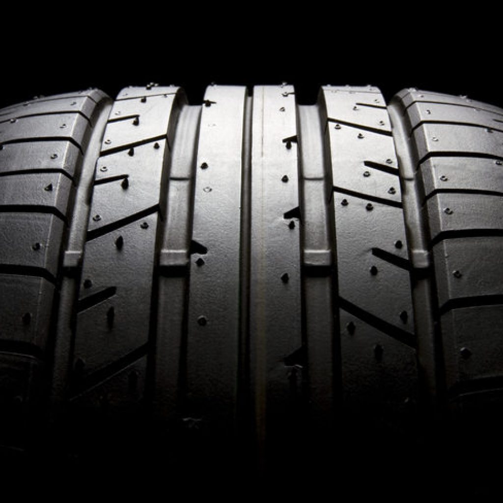 چگونه زمان مناسب برای تعویض لاستیک‌هایمان را تشخیص دهیم؟