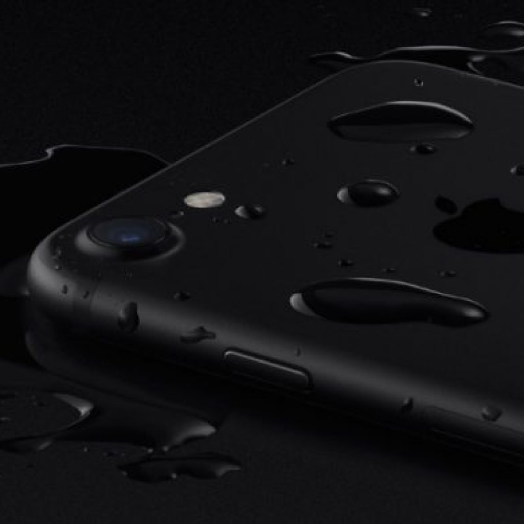 تحلیلگران معتقدند که آیفون 8 کاملا ضدآب خواهد بود