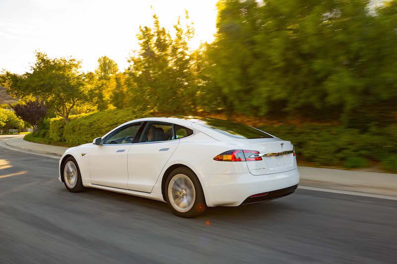 2016-Tesla-Model-S-60-rear-three-quarter-in-motion