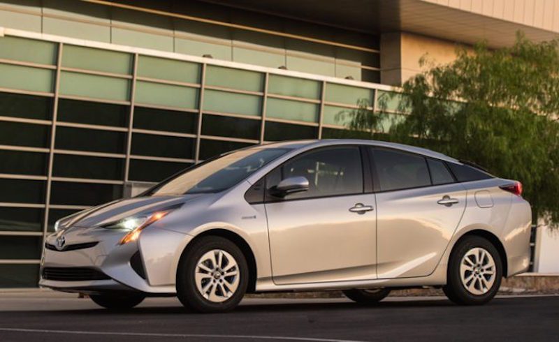 2016-toyota-prius-696x426
