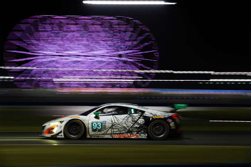 Acura-NSX-GT3-race-car-side-in-motion