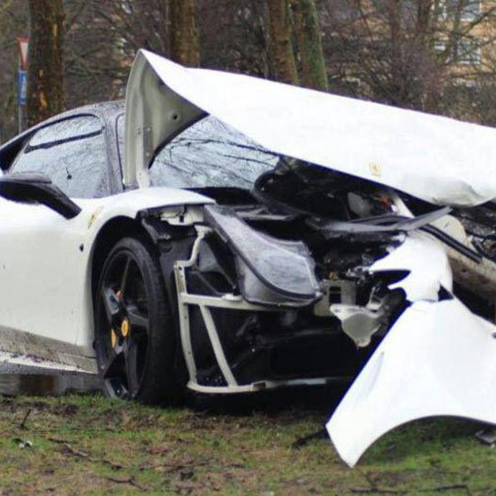 برخورد فراری 458 در آمستردام با یک درخت!