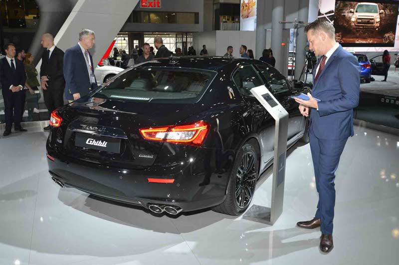 Maserati-Ghibli-Nerissimo-Edition-rear-three-quarter-01