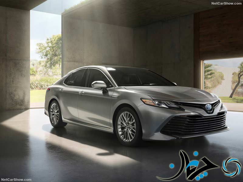 Toyota-Camry-2018-800-01