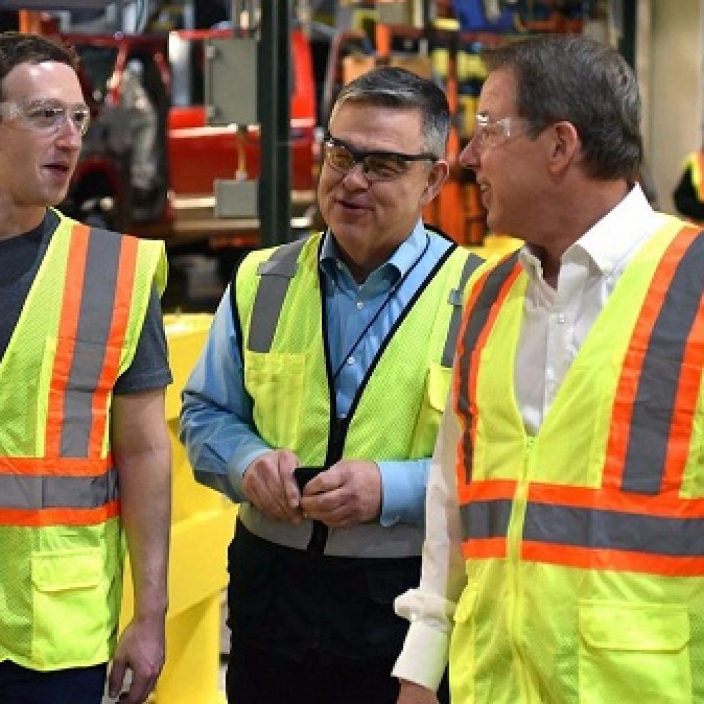 بازدید رئیس فیس‌بوک از خط تولید فورد F-150 در دیترویت!