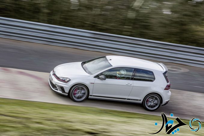 volkswagen-golf-gti-clubsport-s-679x453