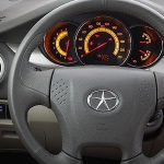 مقایسه جک J5 دنده‌ای با دنا پلاس؛ پیشرفت و پسرفت!