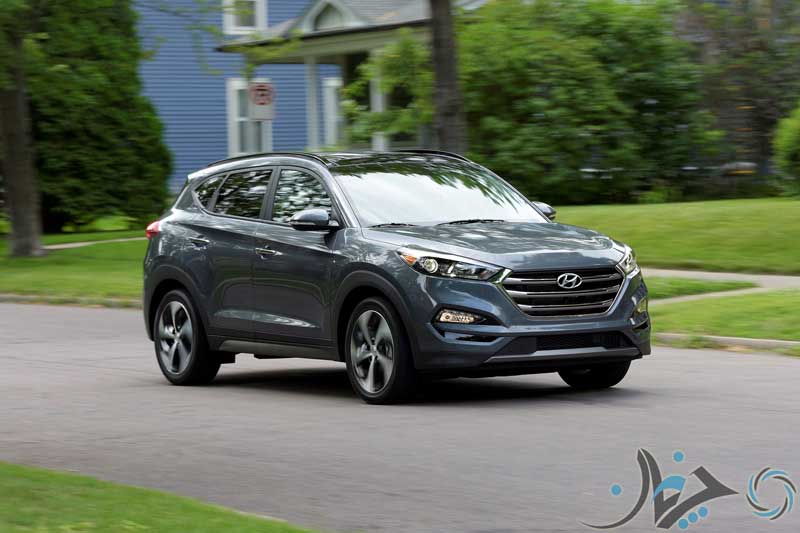 2017-Hyundai-Tucson-front-three-quarter-in-motion-02
