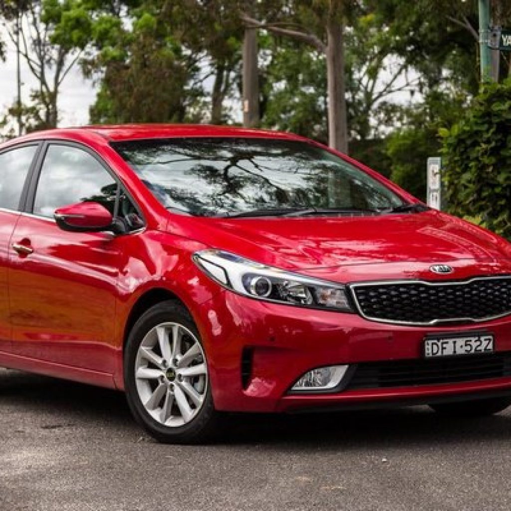 بررسی کیا سراتو سدان 2017: گران قیمت خانوادگی!