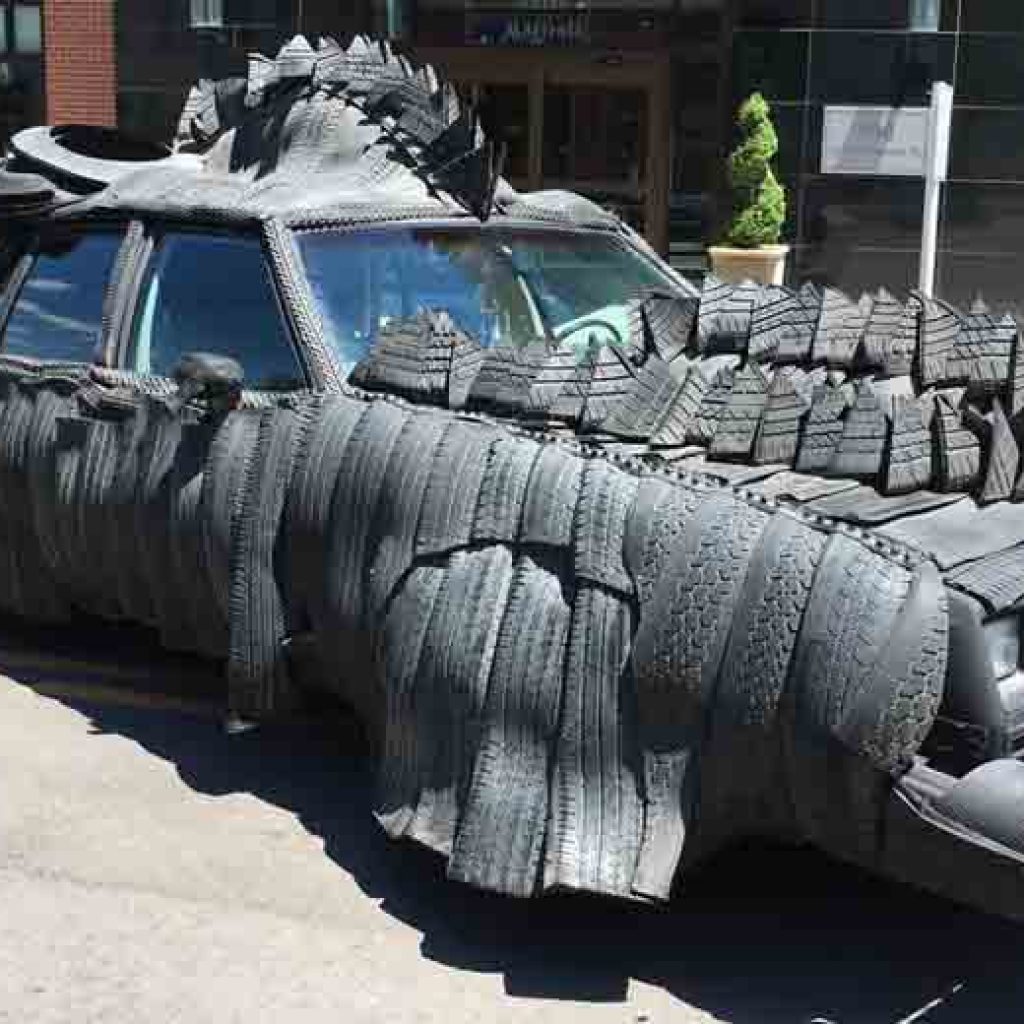 خودروی لاستیکی که حتی نگاه کردن به آن خسته کننده است