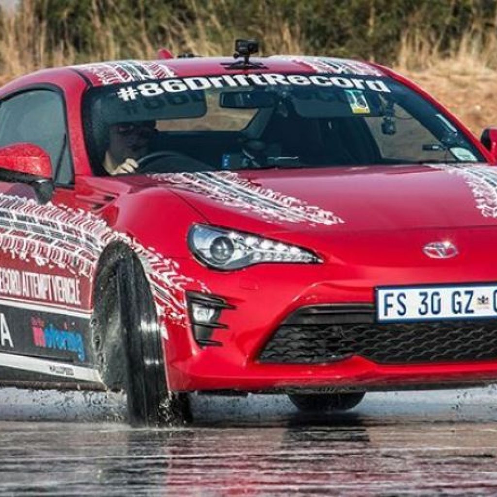 رکوردی جدید: دریفت 165 کیلومتری جی­تی 86 تنها در یک حرکت!