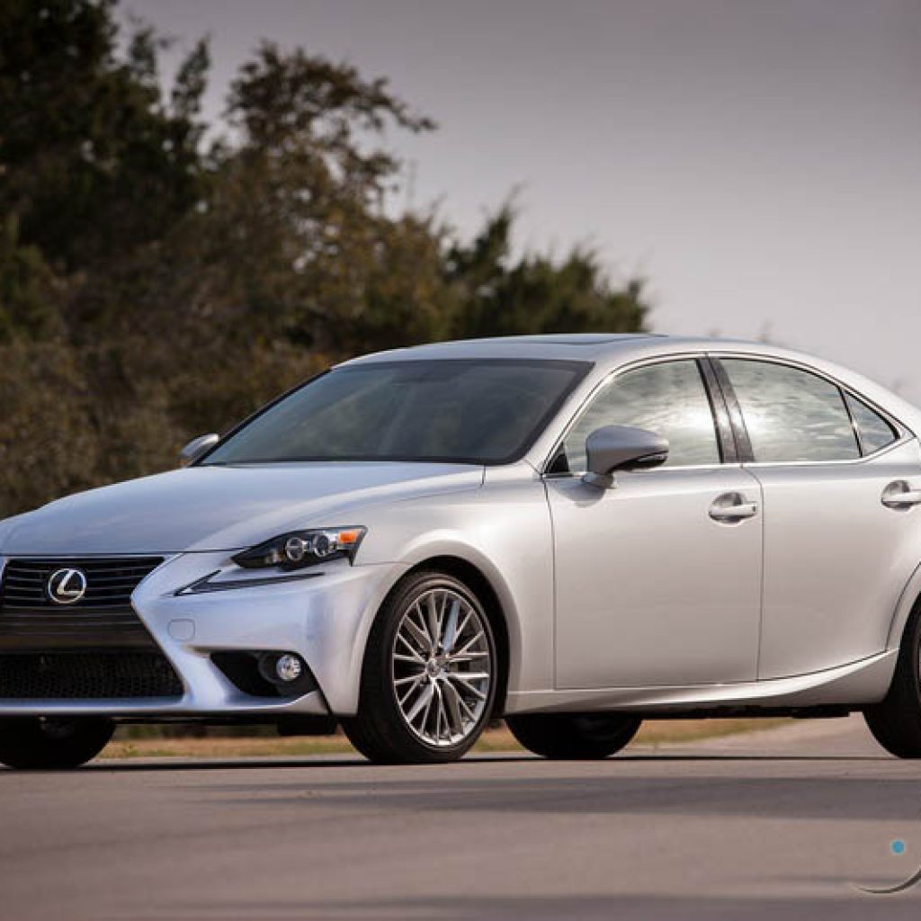 لکسوس IS