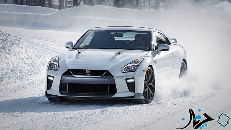 2017-nissan-gtr-rolling-shot-white-large