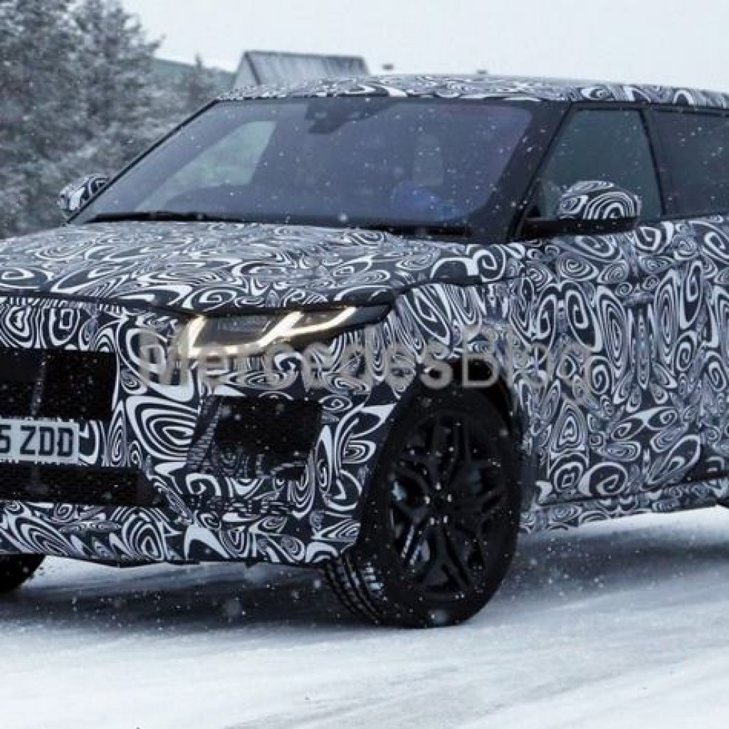 عرضه جگوار  E-Pace Hits The Gym