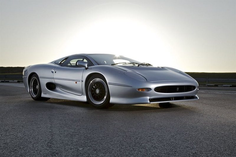 Jaguar_XJ220_Front_JagMENA