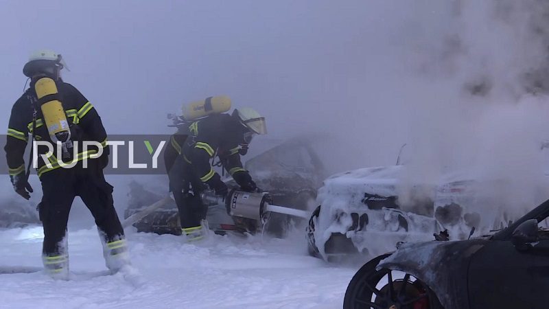 fire-at-porsche-dealer-in-hamburg