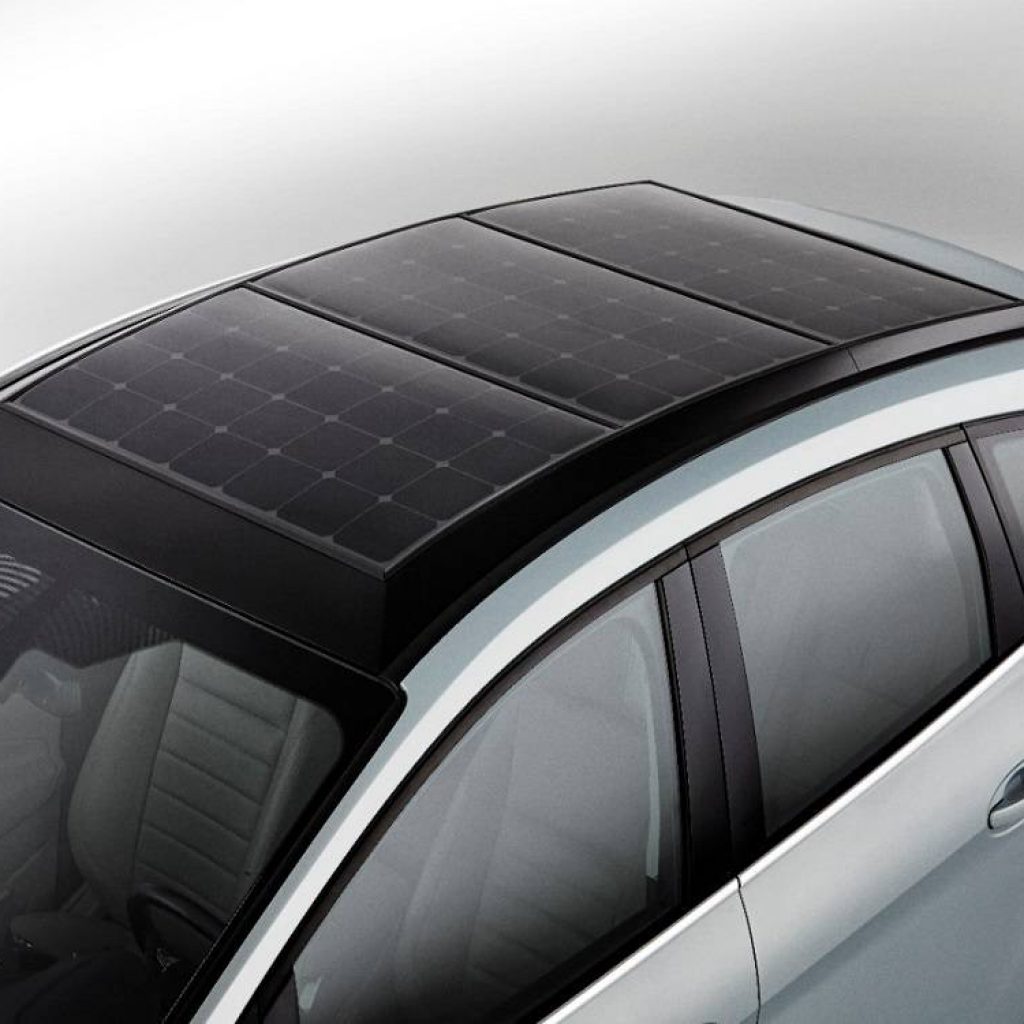 احتمال استفاده از سقف شیشه‌ای مجهز به پنل خورشیدی در محصولات آینده آئودی