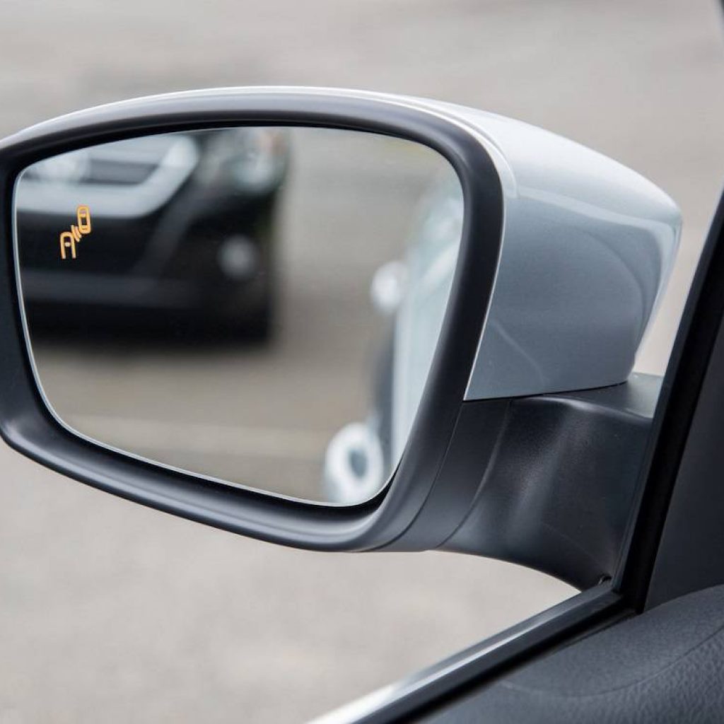 با فناوری تشخیص نقاط کور در خودرو آشنا شوید!