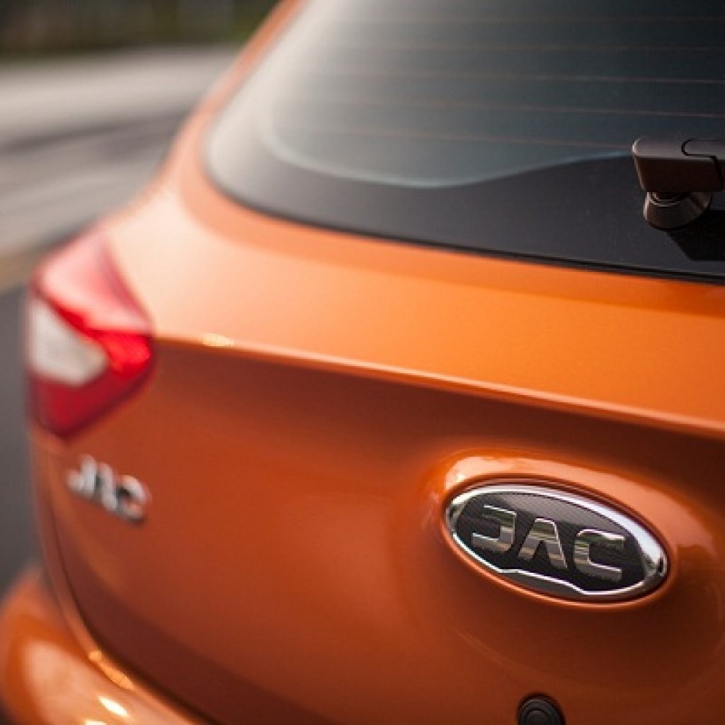 نگاه عجیب و غریب JAC به نمایشگاه شیراز!