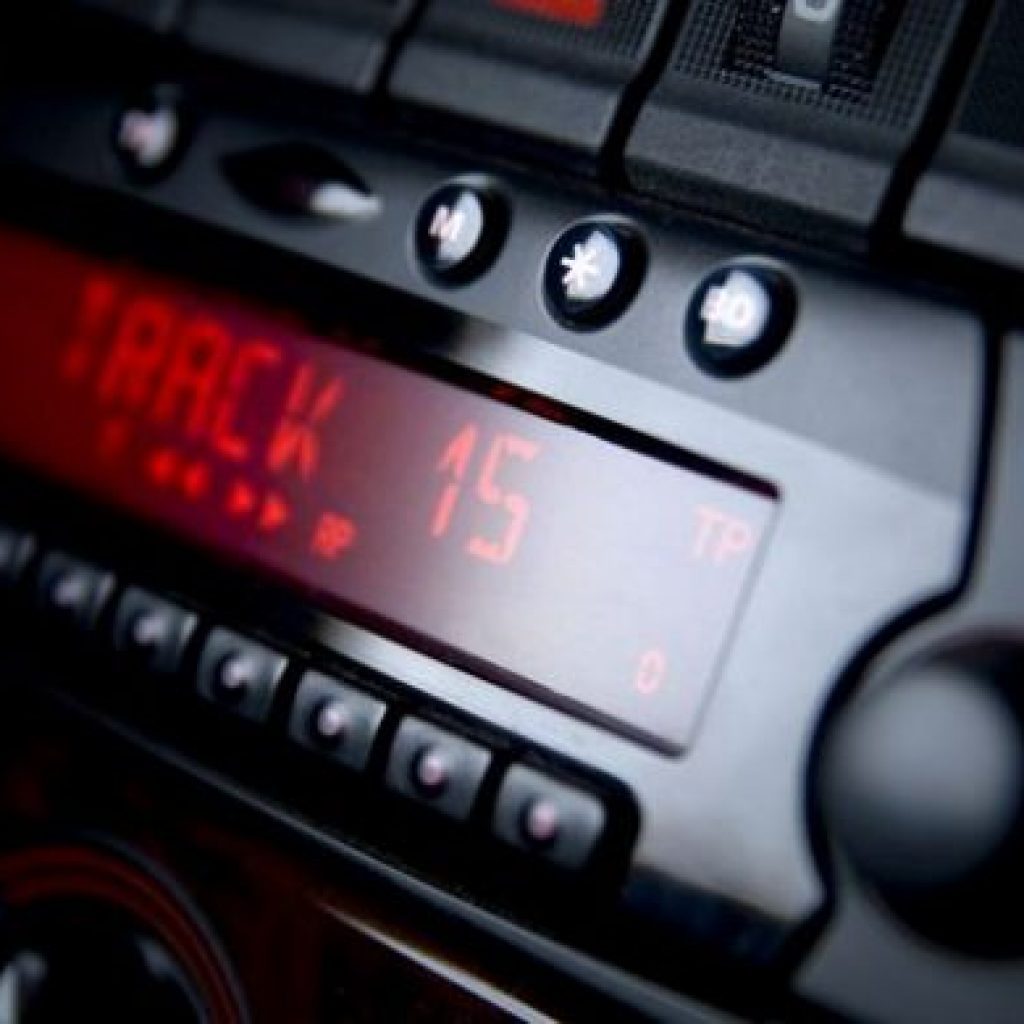 بهترین پخش‌کننده‌های موزیک خودرو با قیمت زیر ۵۰۰ هزار تومان (مرداد ۹۶)