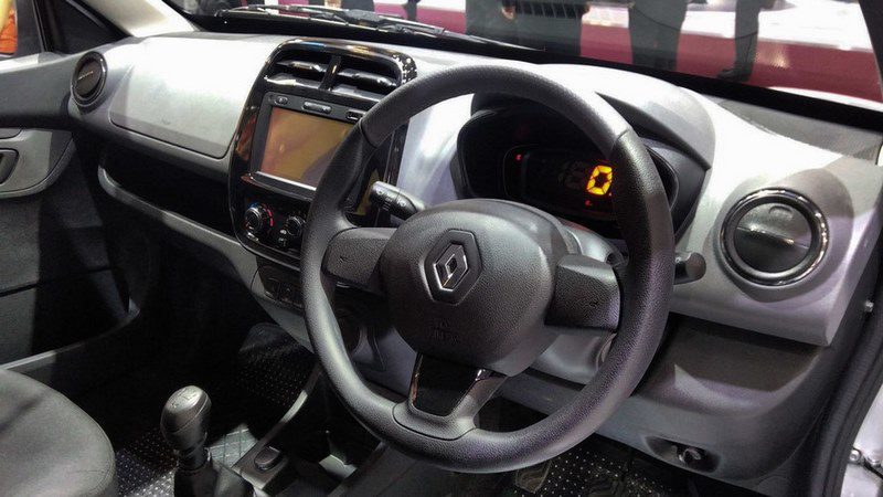 درخشش کراس اور کوچک رنو کوئید در نمایشگاه بین‌الملی خودروی اندونزی