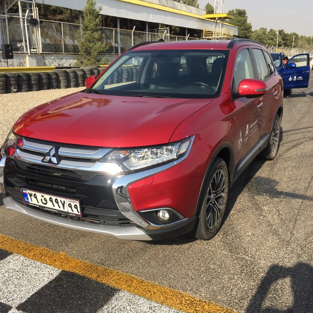 تست رانندگی میتسوبیشی اوتلندر در پیست آزادی!