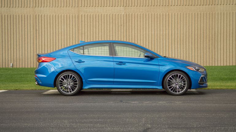 مقایسه هوندا سیویک اسپرت و هیوندا النترا اسپرت؛ ژاپنی بادوام یا کره‌ای زیبا!