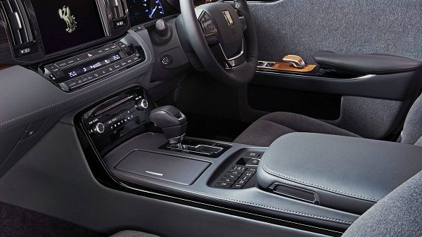 نمایش نسل جدید تویوتا Century در توکیو