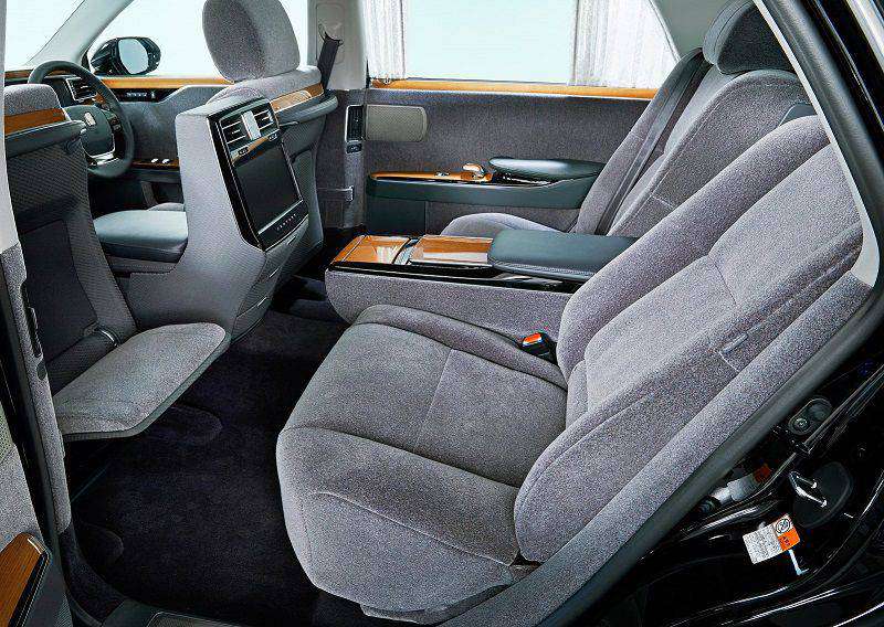 تویوتا از نسل جدید خودرو سدان Century قبل از نمایشگاه توکیو رونمایی کرد!