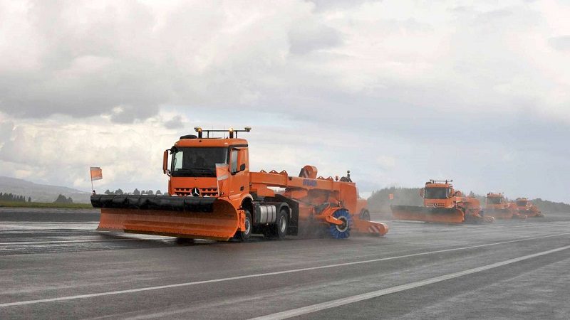 مرسدس بنز، برف روب‌های خودکار خود را عرضه کرد