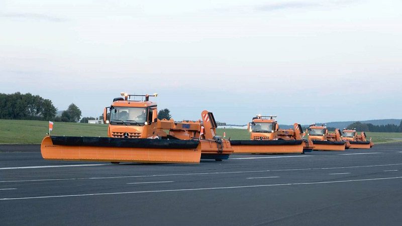 مرسدس بنز، برف روب‌های خودکار خود را عرضه کرد