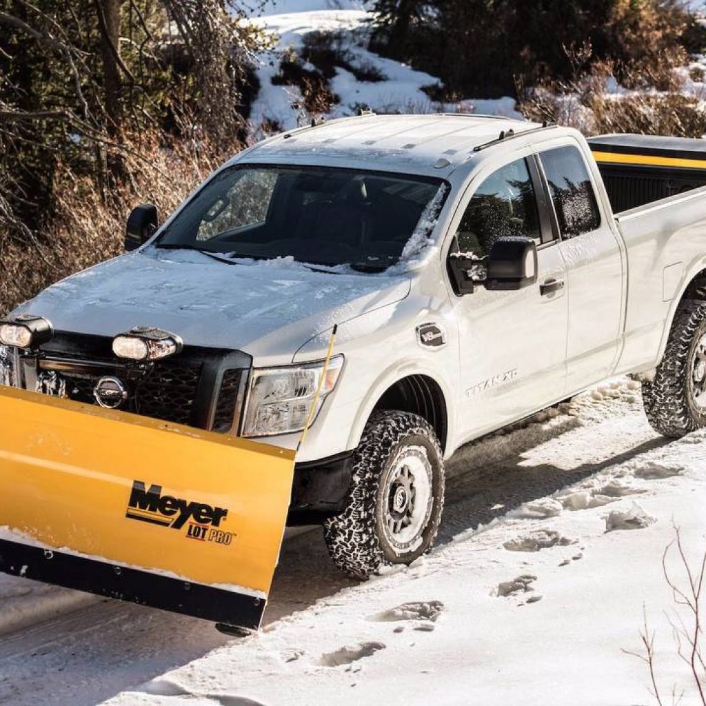 نیسان تیتان با پکیج برف روب