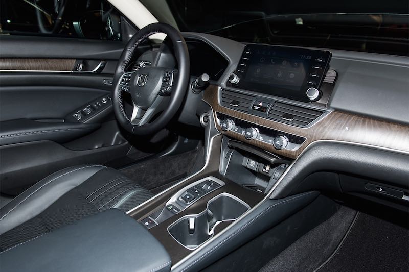 مقایسه هوندا آکورد و تویوتا کمری 2018! (ویدئوی اختصاصی)