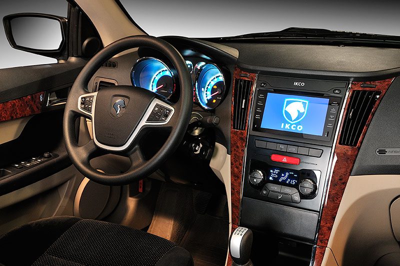 اختلاف صنعت خودروسازی ایران با دیگر کشورها چند سال است؟