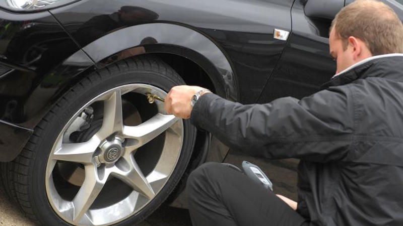 تنظیم باد مناسب تایر خودرو برای انواع جاده‌ها! (ویدئوی اختصاصی)