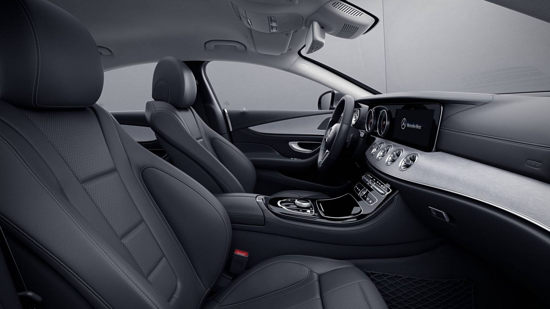 نگاهی کوتاه بر Mercedes CLS؛ خوش چهره آلمانی!