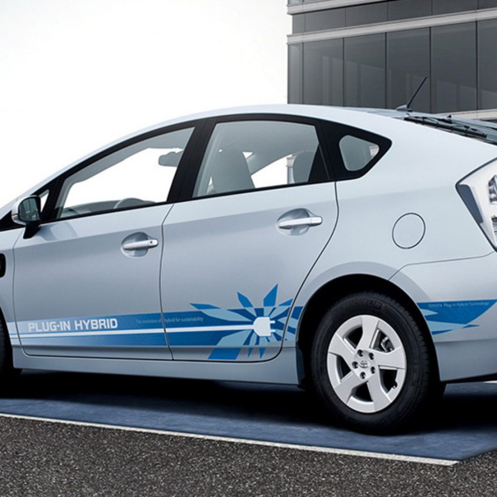 چهار خودروی هیبریدی روز تویوتا در خیابان‌های انگلستان خودنمایی می‌کنند!